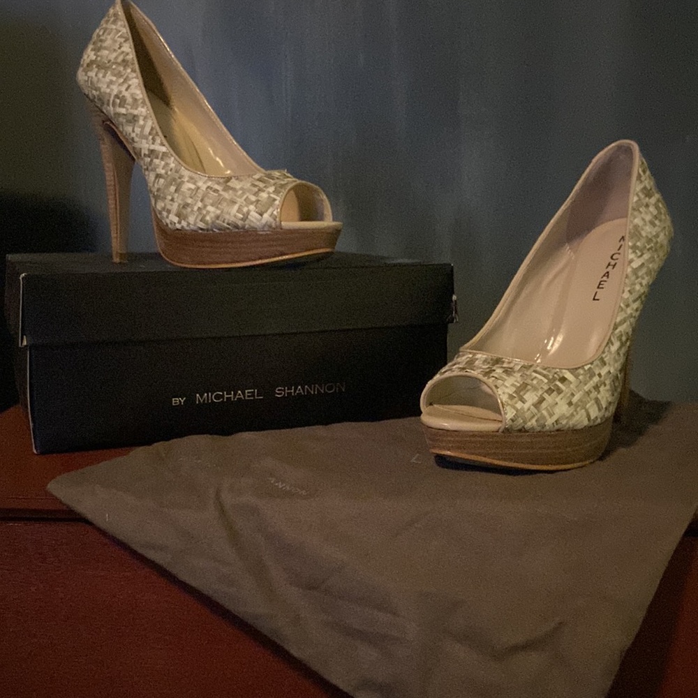 Michael Shannon 7.5 Peep Toe pumps